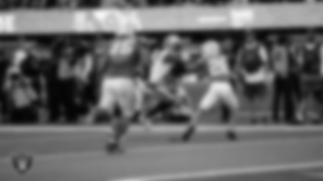 Las Vegas Raiders wide receiver Davante Adams (17) during the regular season away game against the Los Angeles Chargers at SoFi Stadium.