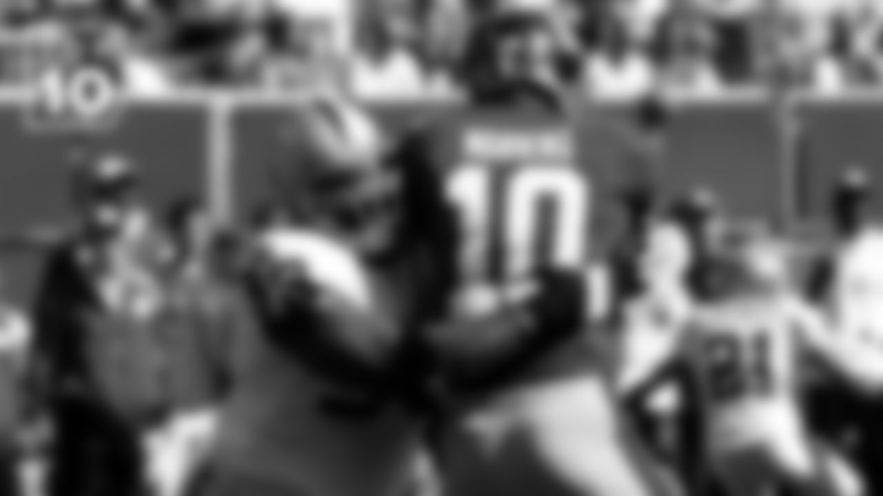 6. DL Tommy Kelly (2004-2012)
34.5 sacks, 117 starts in 129 games.
