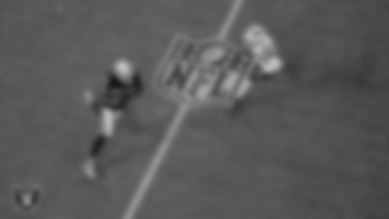 Las Vegas Raiders tight end Darren Waller (83) during the regular season game against the Buffalo Bills at Allegiant Stadium.