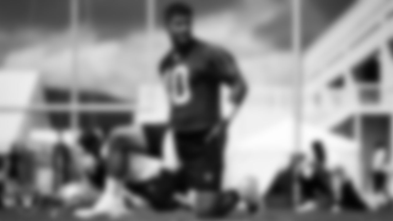 Las Vegas Raiders quarterback Jimmy Garoppolo (10) during practice at The Greenbrier Sports Performance Center.