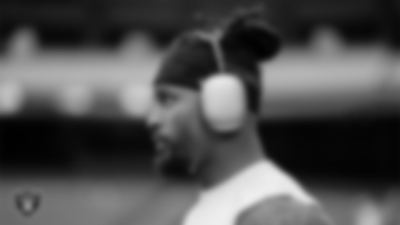 Las Vegas Raiders running back Ameer Abdullah (22) warming up before the regular season away game against the Kansas City Chiefs at GEHA Field at Arrowhead Stadium.