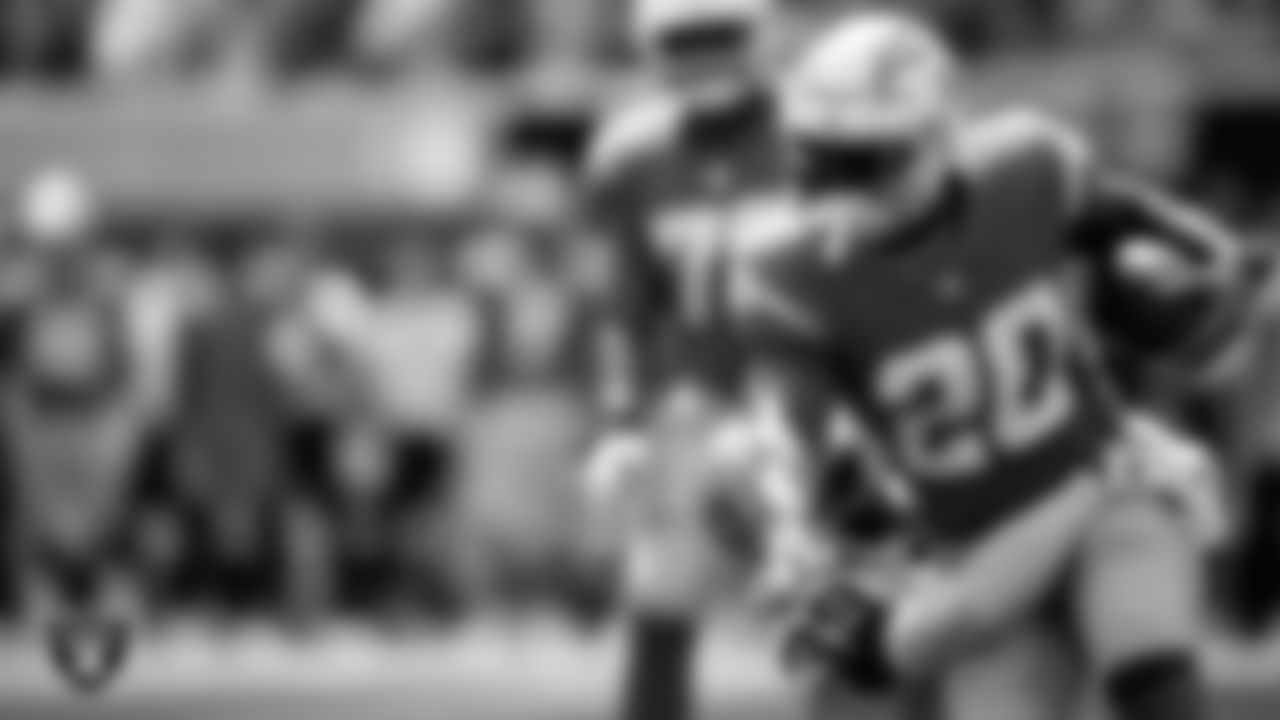 Las Vegas Raiders cornerback Nate Hobbs (39) during the regular season away game against the Los Angeles Chargers at SoFi Stadium.