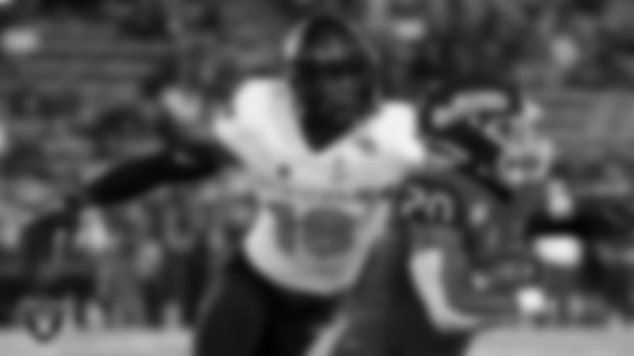 LB Javin White