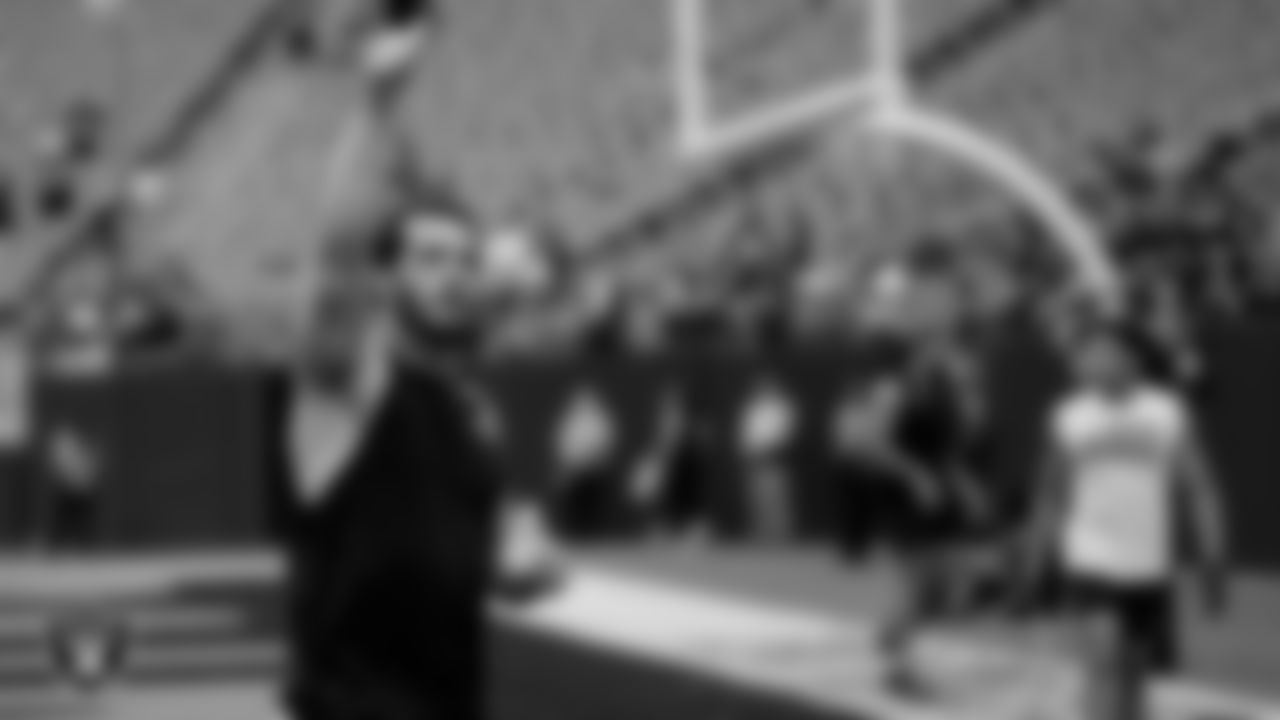 Las Vegas Raiders quarterback Derek Carr (4) warming up before the regular season home game against the Miami Dolphins.