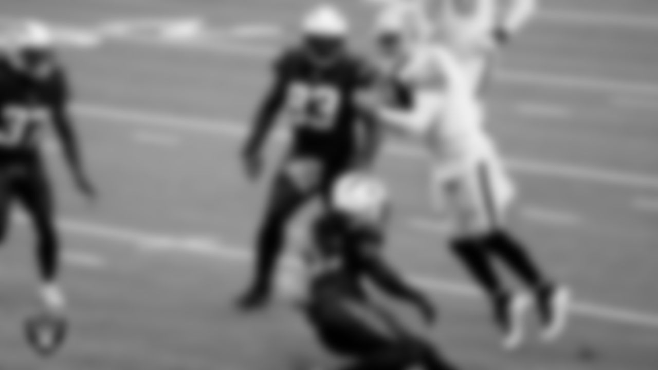 Las Vegas Raiders quarterback Derek Carr (4) rushes during the regular season away game against the Los Angeles Chargers.