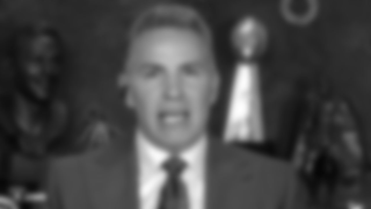Analysts Kurt Warner talks during the 2020 NFL Draft.