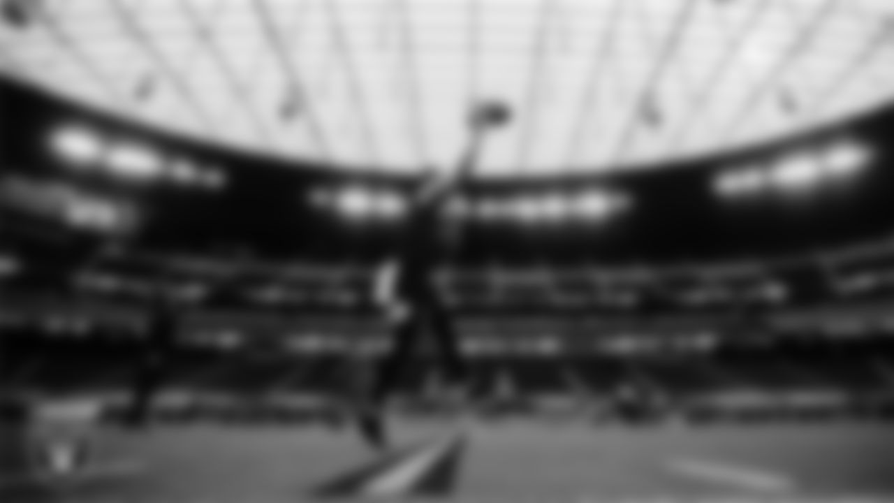 Las Vegas Raiders quarterback Derek Carr (4) warming up before the regular season home game against the Tampa Bay Buccaneers.