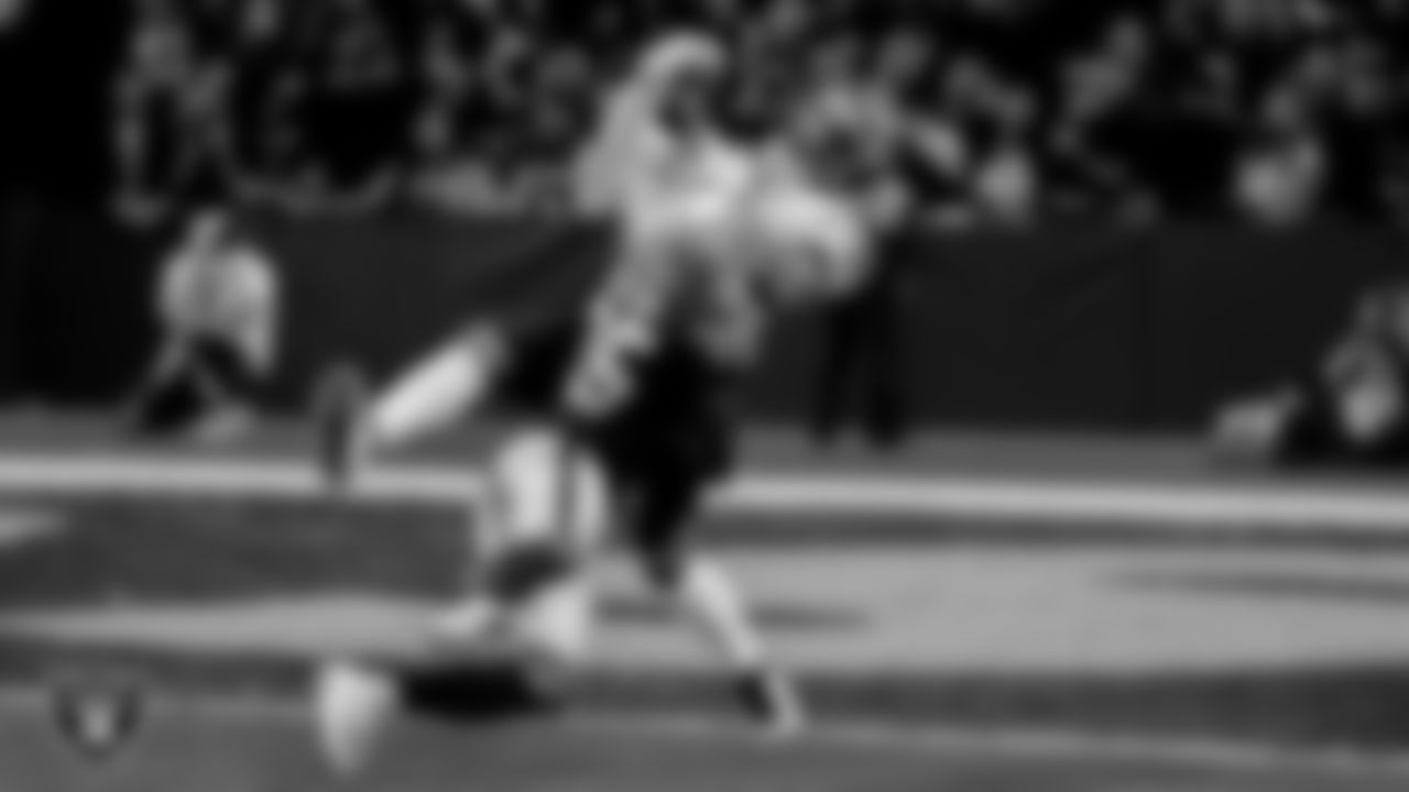Las Vegas Raiders cornerback Brandon Facyson (35) breaks up a pass during the regular season home game against the Cincinnati Bengals.