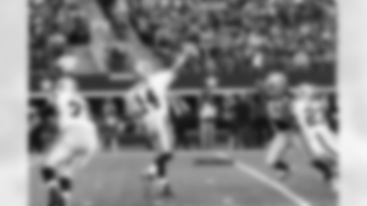 QB Matt McGloin finds an open man down the field.