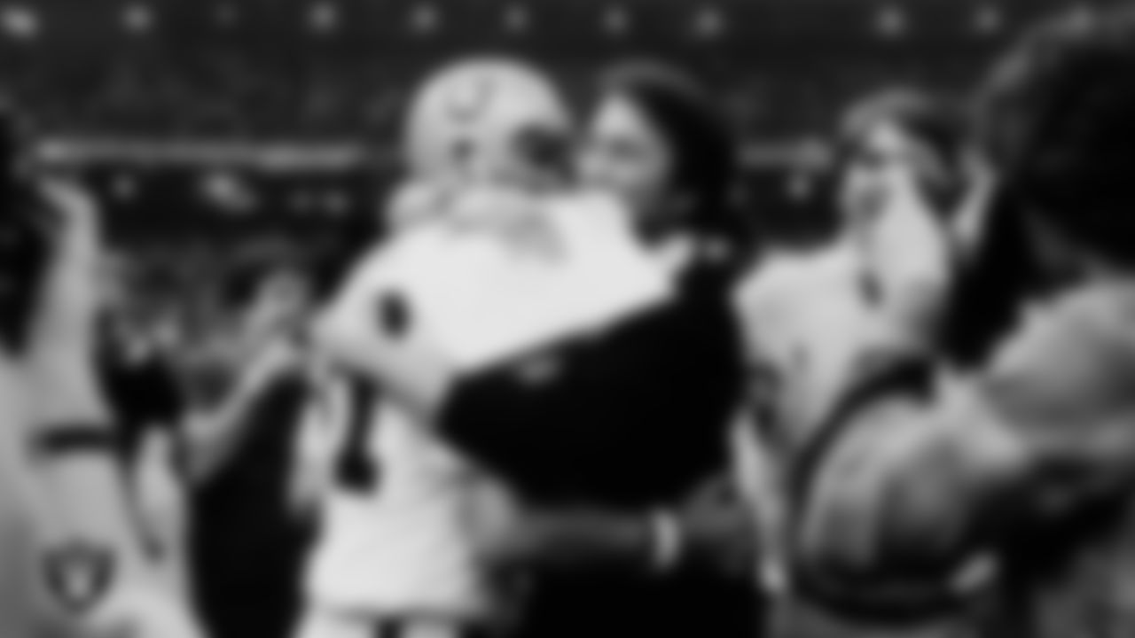Jim Plunkett joined the Raiders in 1978 as a backup to Kenny Stabler. Plunkett got his chance to start in 1980 and went on to be named Super Bowl XV MVP and also led the Raiders to the Super Bowl XVIII title. Plunkett played in 70 regular-season games with 57 starts and completed 960 of 1,707 pass attempts for 12,665 yards and 80 TDs.