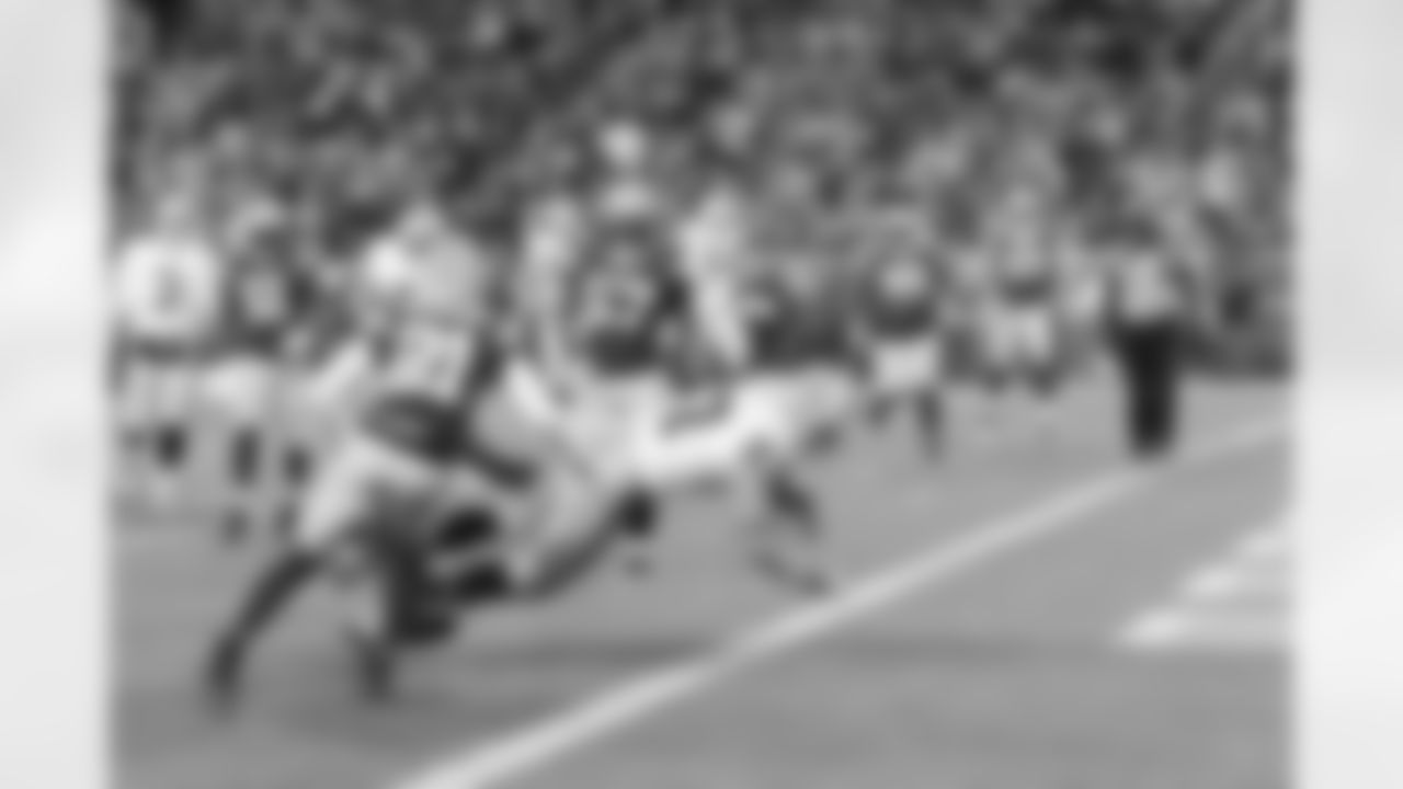 TE Kevin Boss scores his second touchdown of the season.