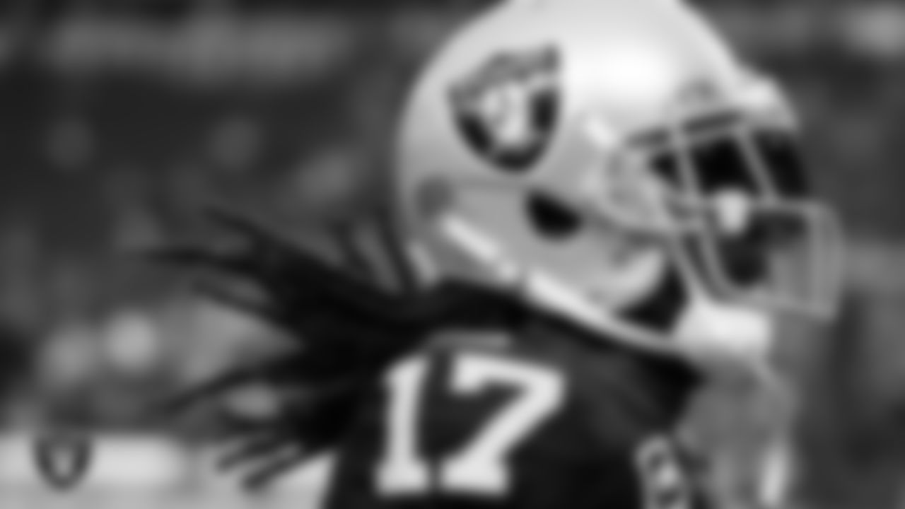 Las Vegas Raiders wide receiver Davante Adams (17) warming up before the regular season home game against the Green Bay Packers at Allegiant Stadium.