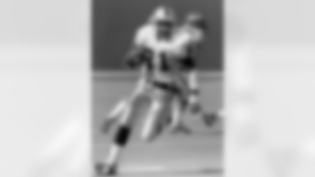 Raiders wide receiver Tim Brown (81) runs after making a catch during the regular season away game against the New York Jets at Giants Stadium, Sunday, October 6, 1996, in East Rutherford, N.J.