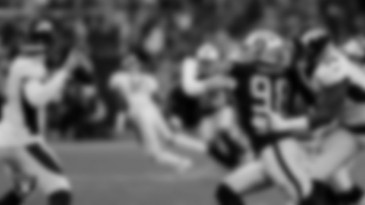 Las Vegas Raiders defensive end Maxx Crosby (98) during the regular season home game against the Denver Broncos.