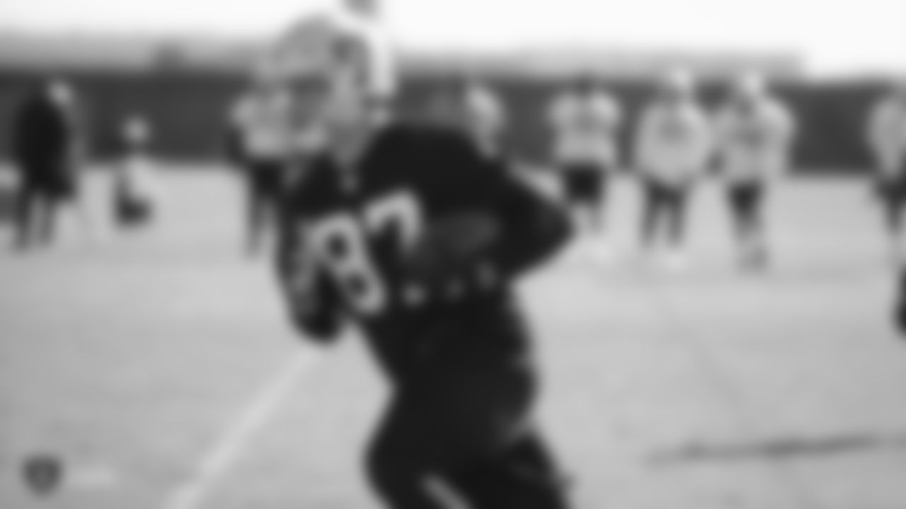 Oakland Raiders tight end Foster Moreau (87) runs during practice.