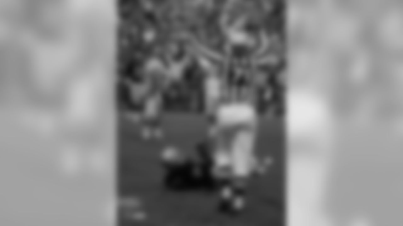 Warren Wells was a wide receiver for the Raiders from 1967 to 1970 and had 42 starts, catching 156 passes for 3,634 yards and 42 touchdowns.