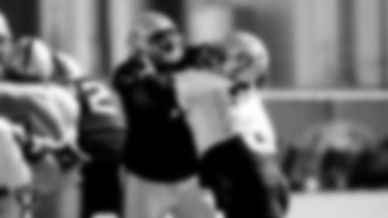 Las Vegas Raiders guard John Simpson (76) and defensive tackle Daniel Ross (93) during practice.