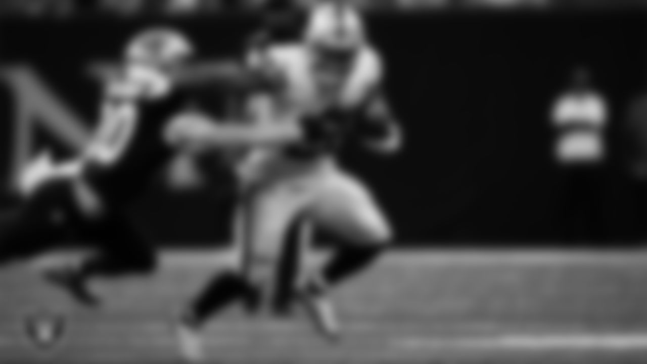 Las Vegas Raiders running back Josh Jacobs (28) rushes during the regular season away game against the New Orleans Saints at Caesars Superdome.