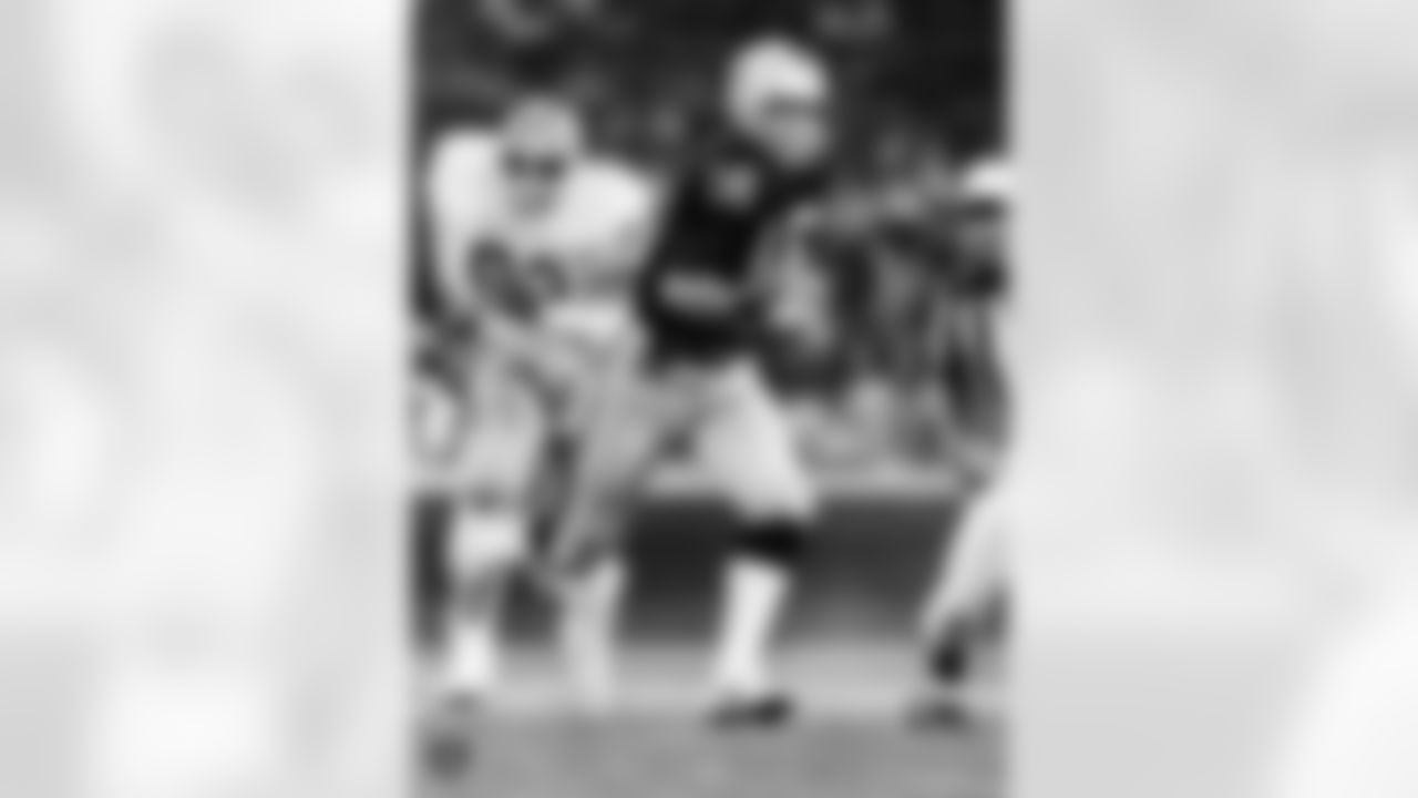 Jim Plunkett joined the Raiders in 1978 as a backup to Kenny Stabler. Plunkett got his chance to start in 1980 and went on to be named Super Bowl XV MVP and also led the Raiders to the Super Bowl XVIII title. Plunkett played in 70 regular-season games with 57 starts and completed 960 of 1,707 pass attempts for 12,665 yards and 80 TDs.