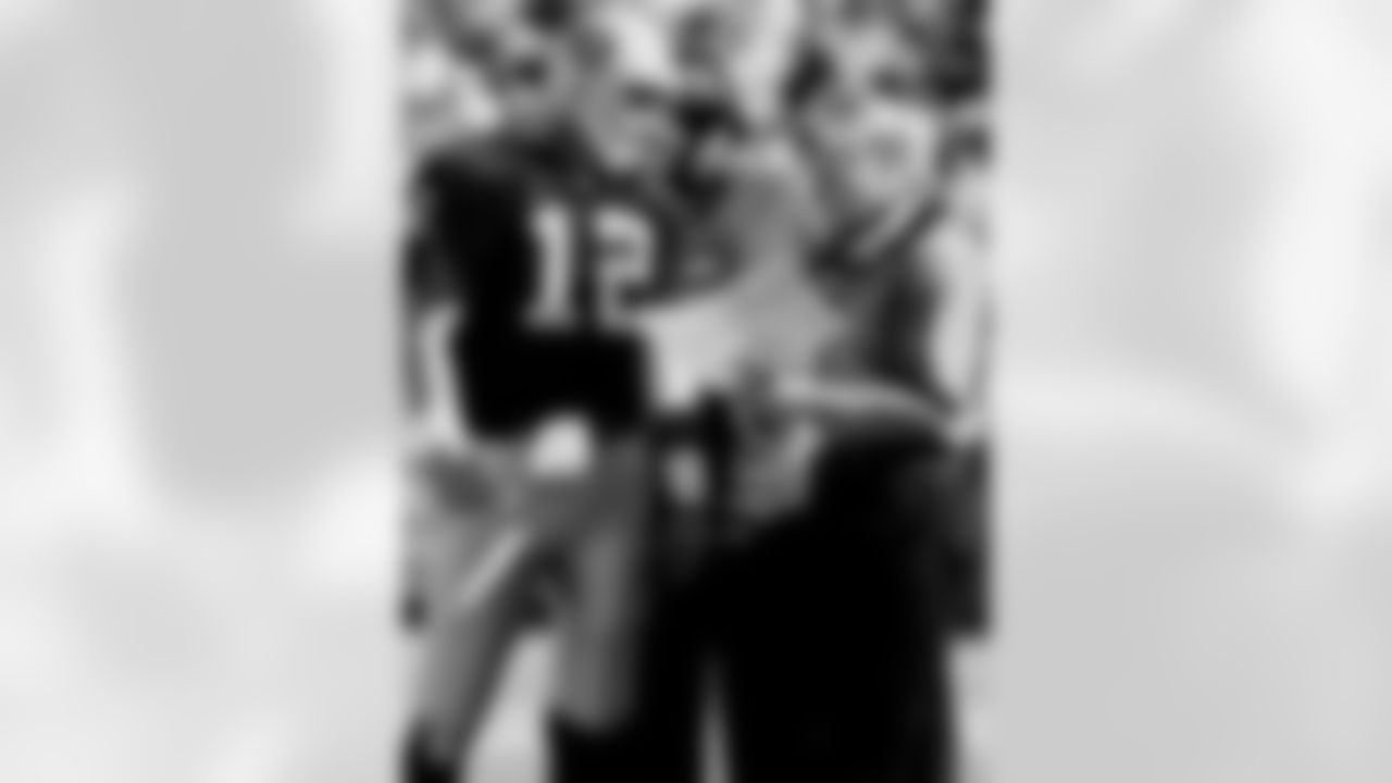 Raiders Head Coach Jon Gruden talks with quarterback Rich Gannon during a game in 2000.