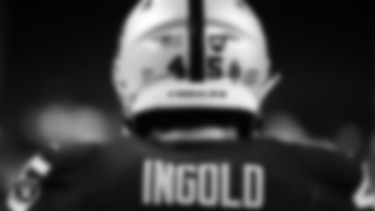 Las Vegas Raiders fullback Alec Ingold (45) warming up before the regular season home game against the Los Angeles Chargers.