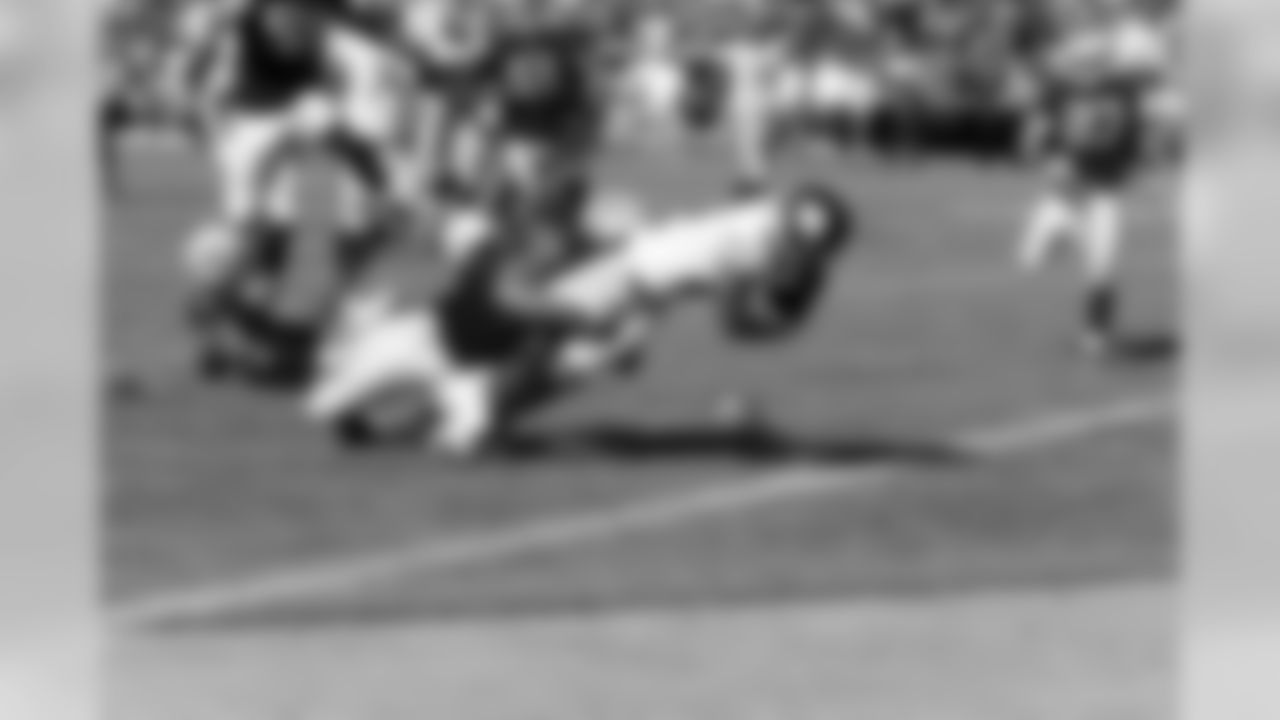 LB Philip Wheeler forces WR Antonio Brown to fumble.