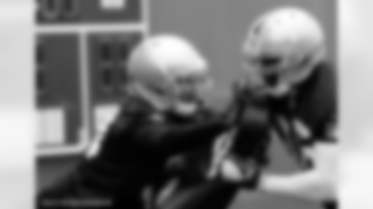 DT Wayne Dorsey works against DT Christo Bilukidi.