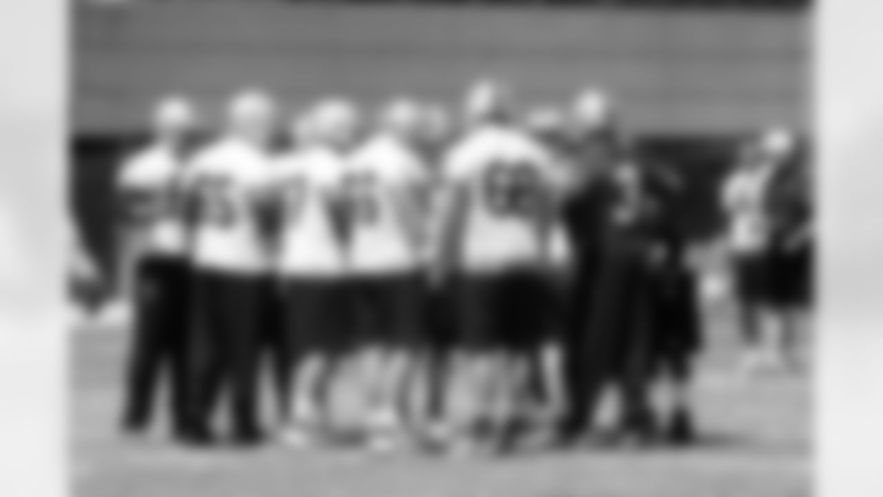 QB Carson Palmer calls the play in the huddle.