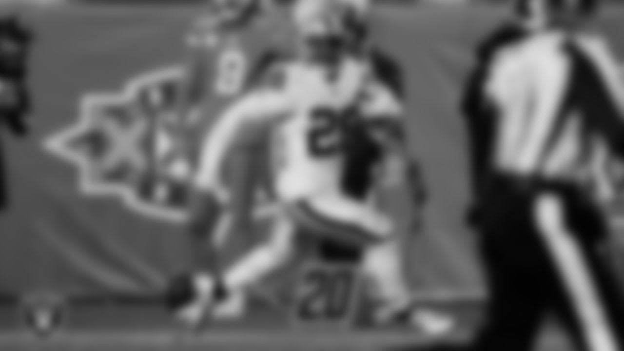 Las Vegas Raiders running back Josh Jacobs (28) runs after making a catch during the regular season away game against the Denver Broncos at Empower Field at Mile High.