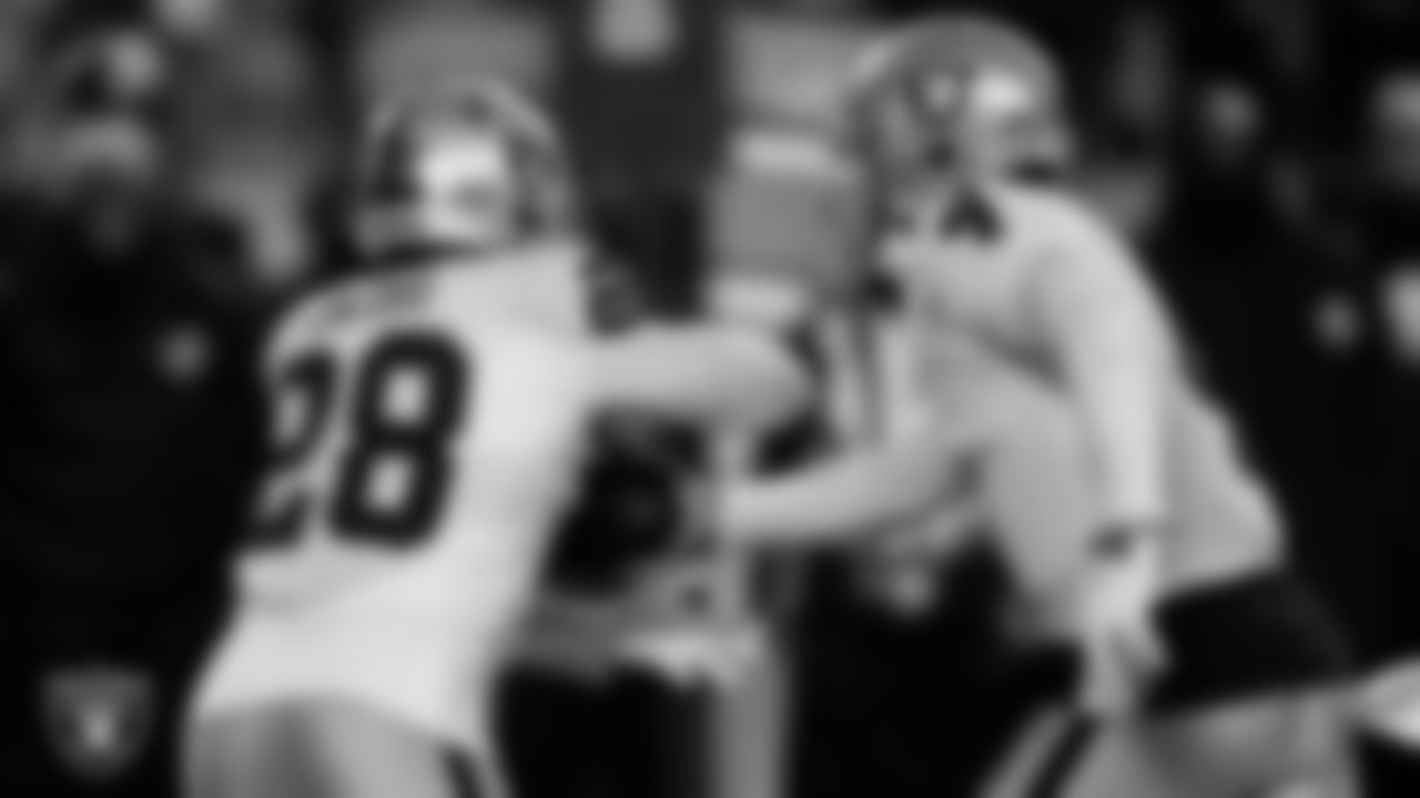 Las Vegas Raiders quarterback Derek Carr (4) hands the ball off to running back Josh Jacobs (28) during the regular season away game against the Pittsburgh Steelers at Acrisure Stadium.