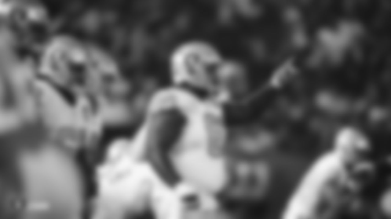 Raiders center Rodney Hudson (61) lines up before the snap during the regular season game against the Los Angeles Chargers.