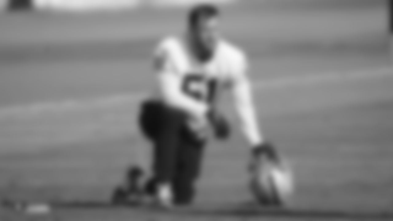 Raiders linebacker Will Compton (51) on the field during practice.