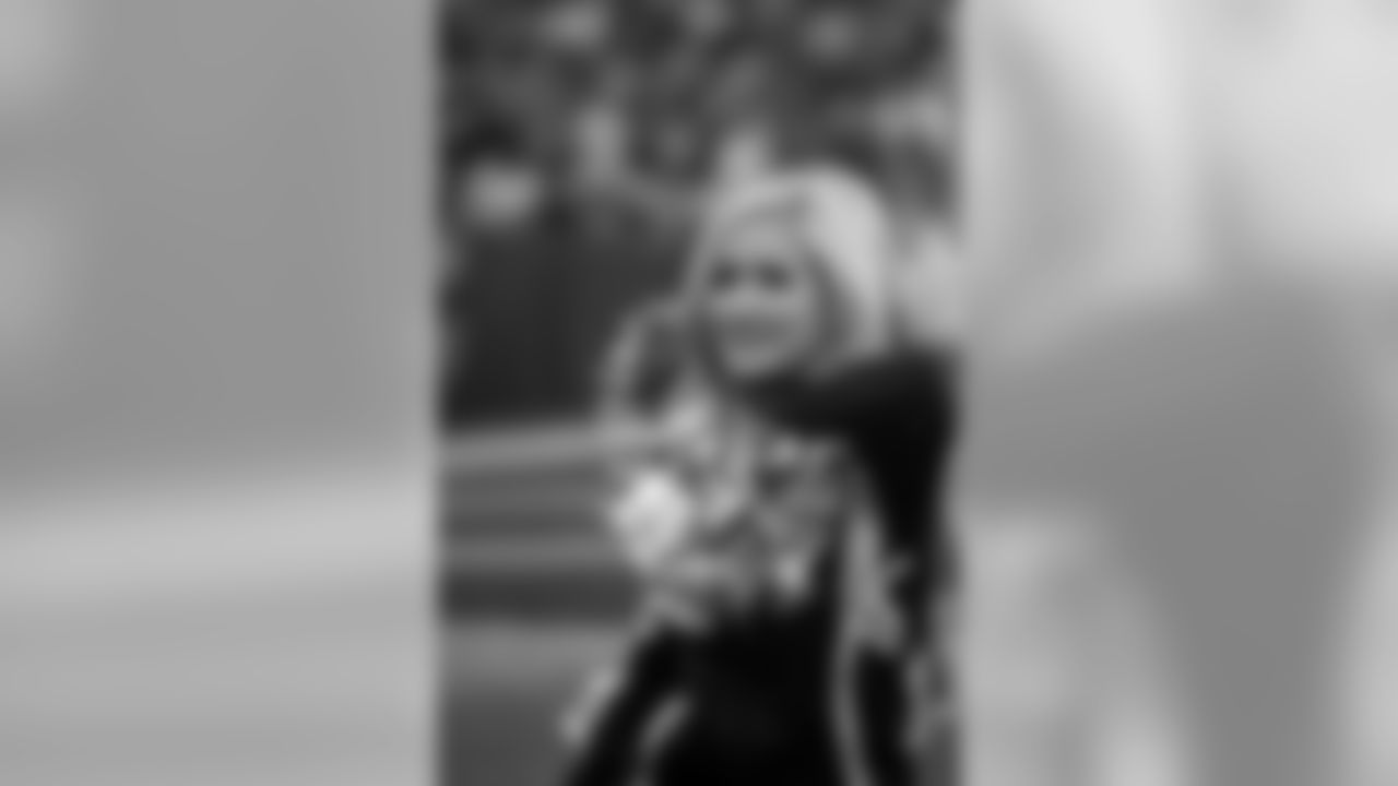 Raiderette Jonni