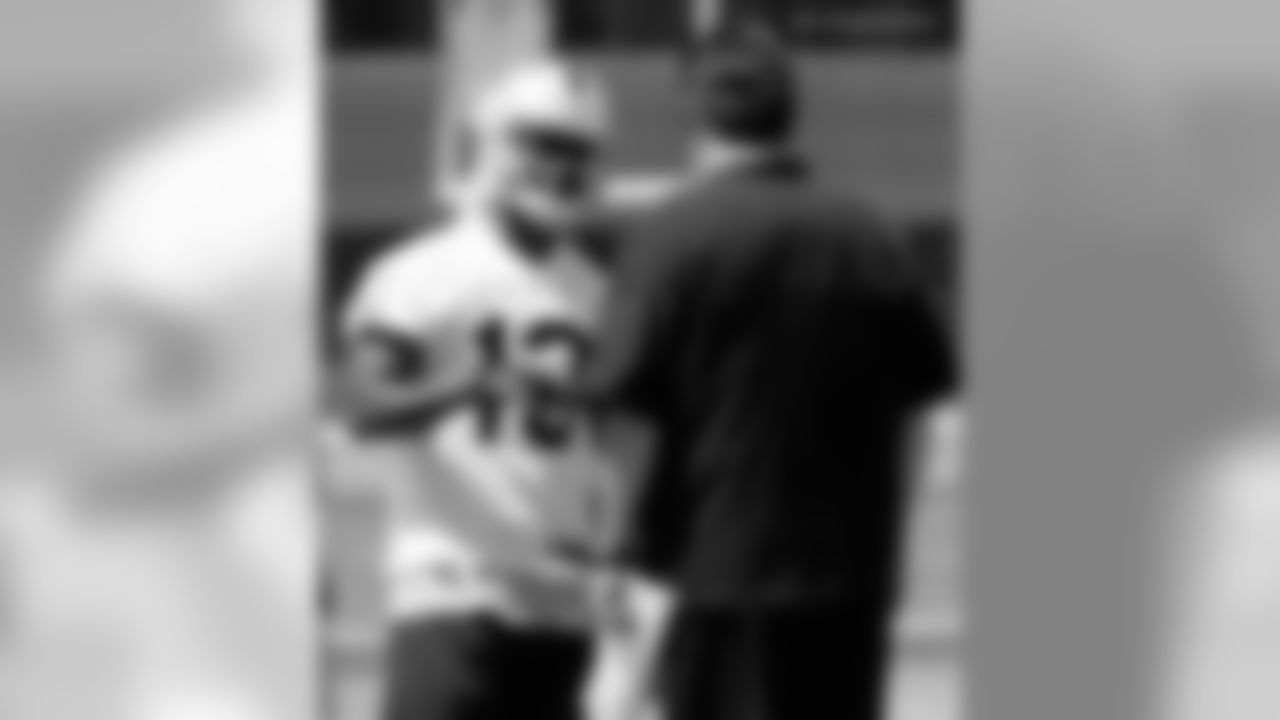 WR Brandon Carswell talks with offensive coordinator Greg Knapp.