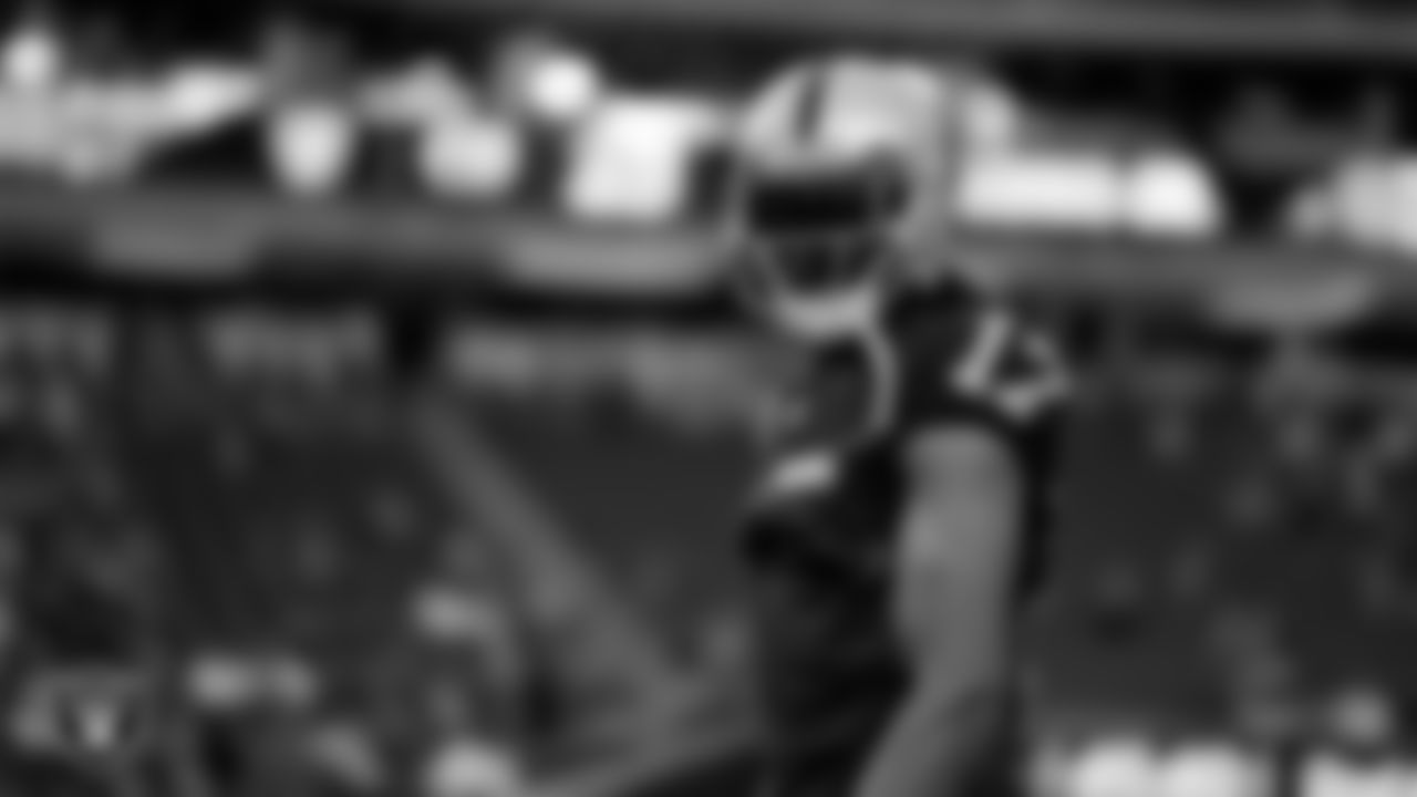 Las Vegas Raiders wide receiver Davante Adams (17) warming up before the regular season home game against the Pittsburgh Steelers at Allegiant Stadium.