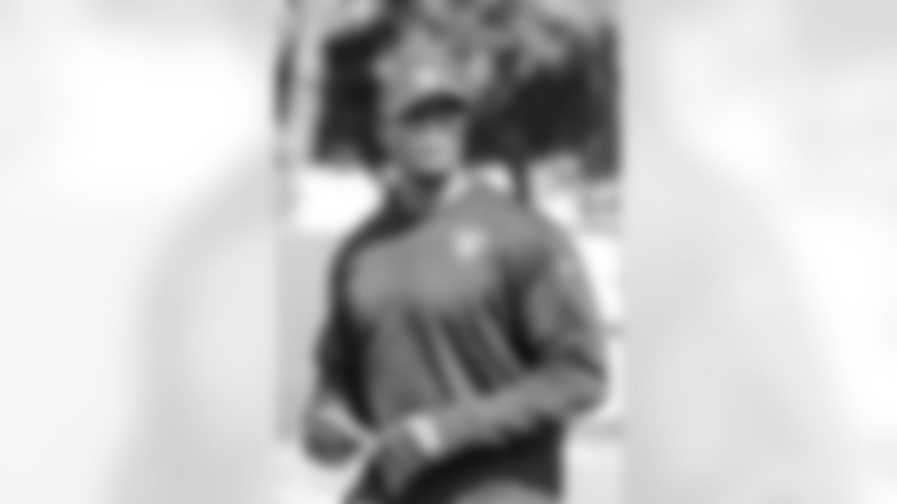 Wide receivers coach Rob Moore