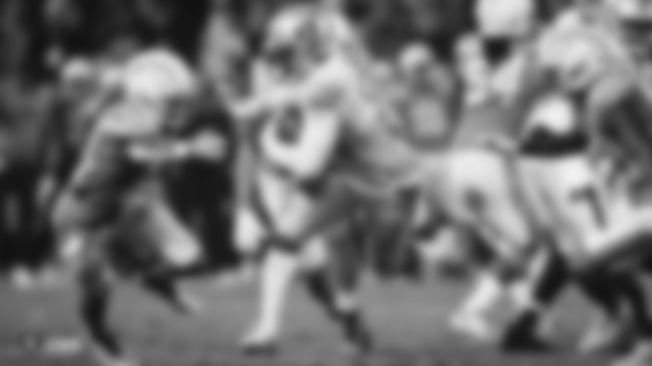 Raiders running back Josh Jacobs (28) rushes for an 18-yard touchdown during the regular season game against the Los Angeles Chargers.