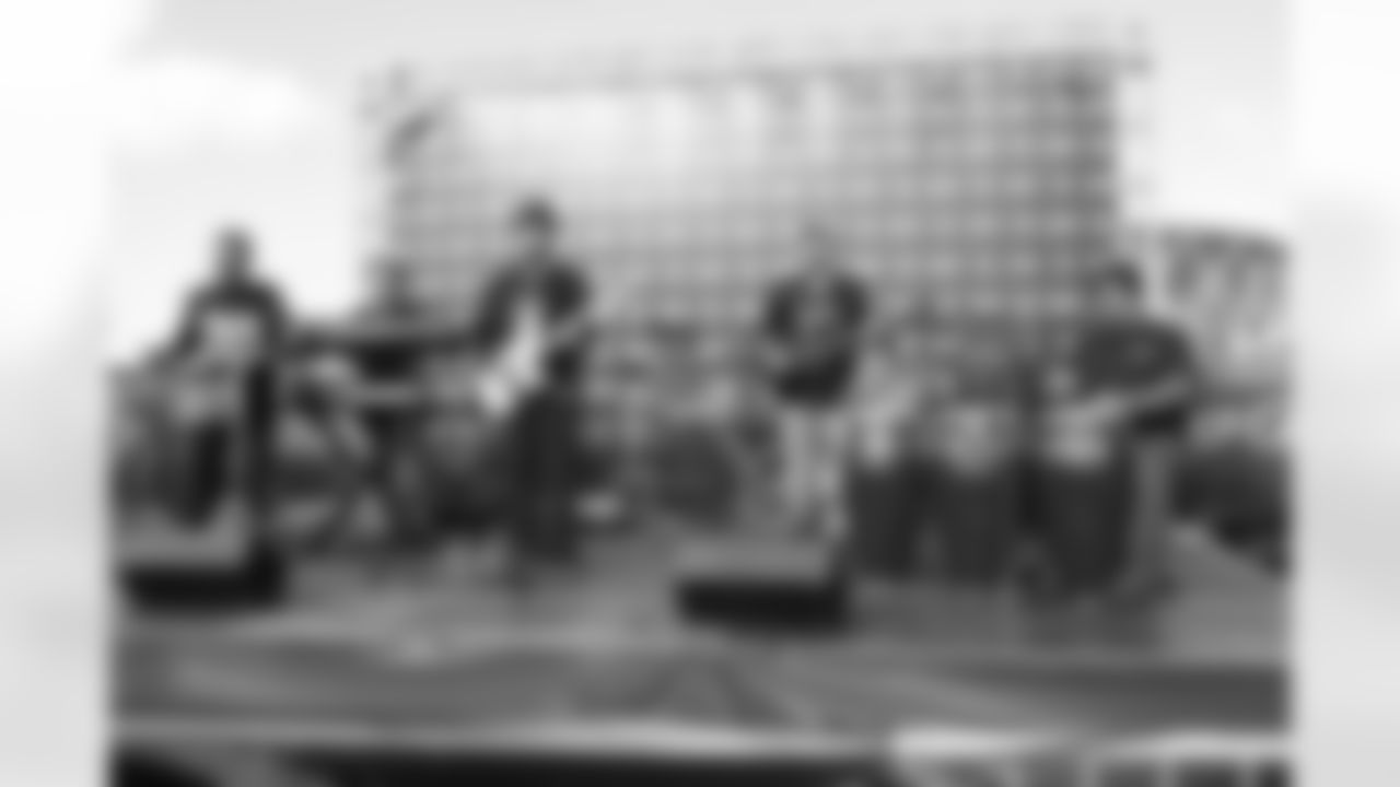 En Vivo performs on the Raiderville stage.
