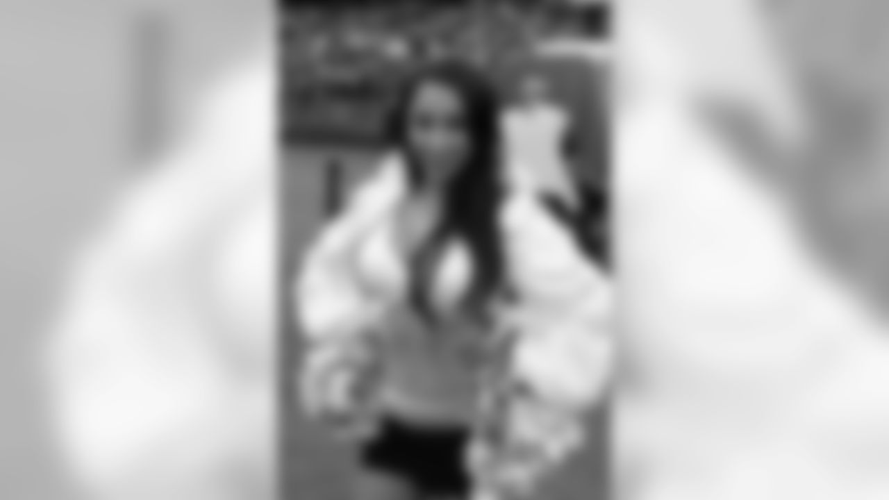 Raiderette Sarah Marie