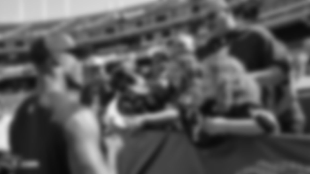 Raiders linebacker Tahir Whitehead (59) signs autographs for fans before the Raiders preseason game against the Los Angeles Rams.