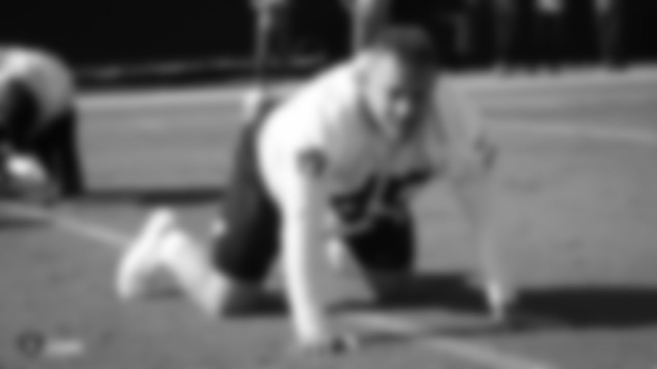 Raiders fullback Alec Ingold (45) warms up during practice.