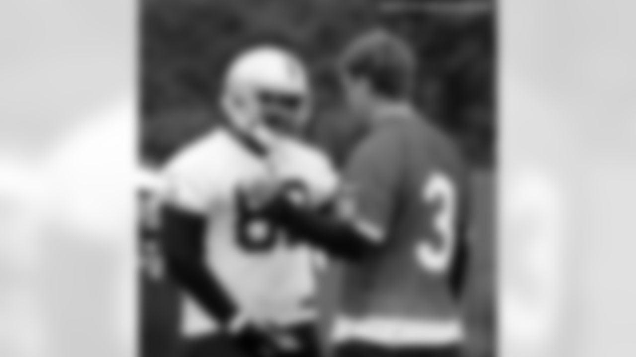 QB Carson Palmer goes over the previous play with TE Richard Gordon.