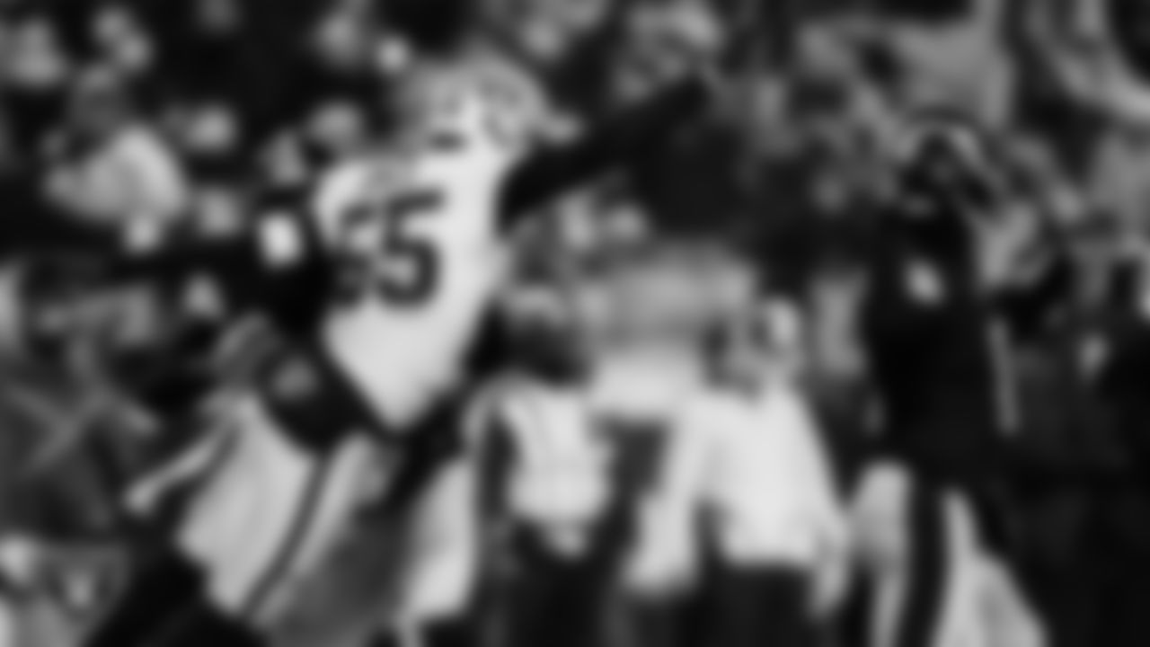 Las Vegas Raiders defensive end Chandler Jones (55) during the regular season away game against the Pittsburgh Steelers at Acrisure Stadium.
