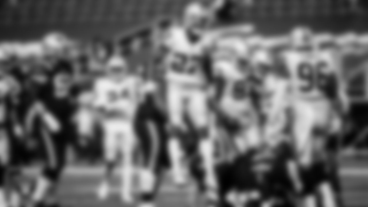 Las Vegas Raiders cornerback Trayvon Mullen (27) celebrates during the regular season away game against the New England Patriots.