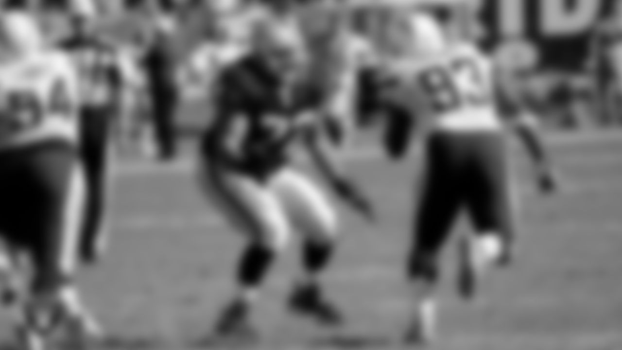 Donald Penn joined the Raiders as a free agent in 2014. As a Raider, Penn started all 66 games he played in and even caught three passes for seven yards, including two touchdowns. He was named to two Pro Bowls while playing for the Raiders.