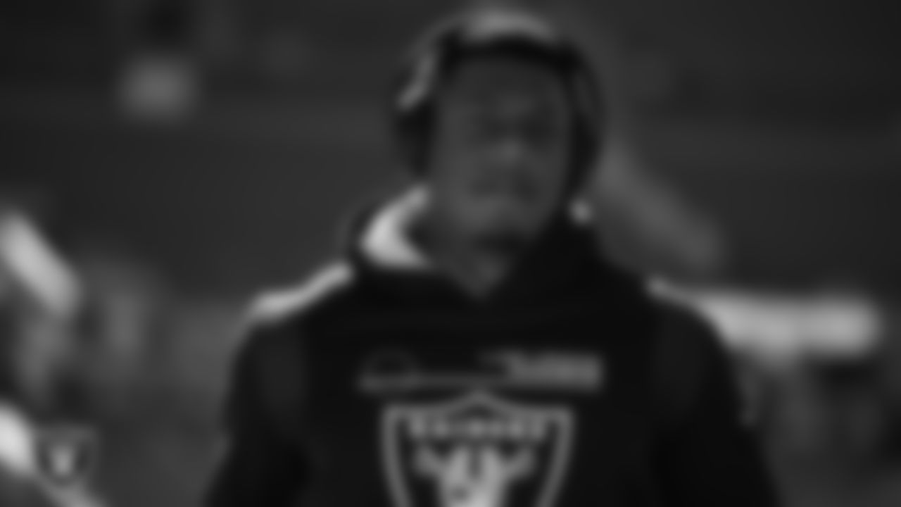 Las Vegas Raiders linebacker Marquel Lee (55) warming up before the regular season away game against the Denver Broncos.