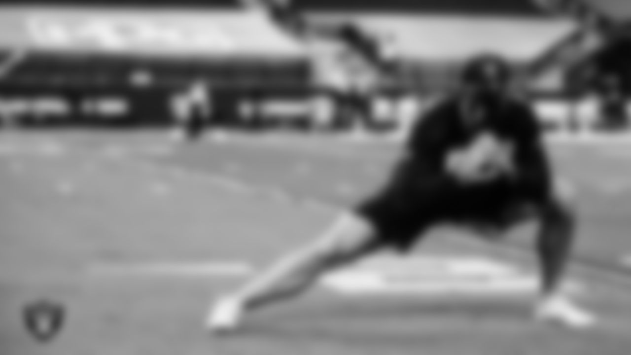 Las Vegas Raiders safety Erik Harris (25) warming up before the regular season home game against the Kansas City Chiefs.