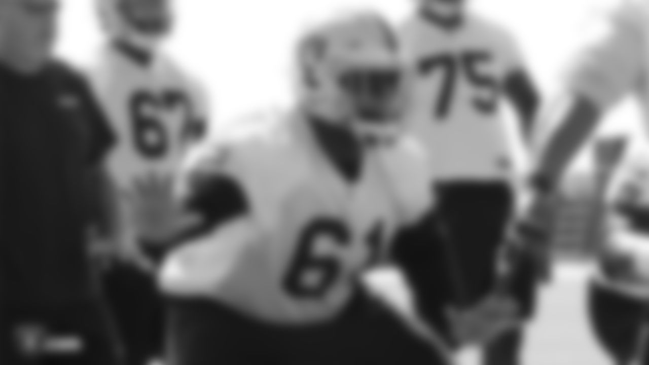 Raiders center Rodney Hudson (61) on the field for practice.