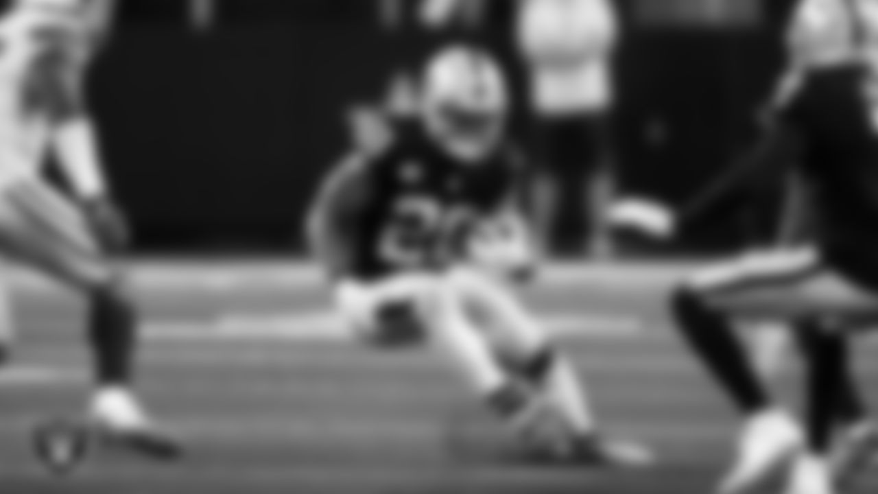 Las Vegas Raiders running back Josh Jacobs (28) rushes during the regular season away game against the Dallas Cowboys.