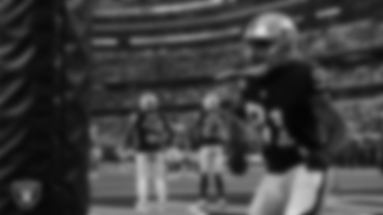 Las Vegas Raiders defensive end Yannick Ngakoue (91) warming up before the regular season away game against the Dallas Cowboys.